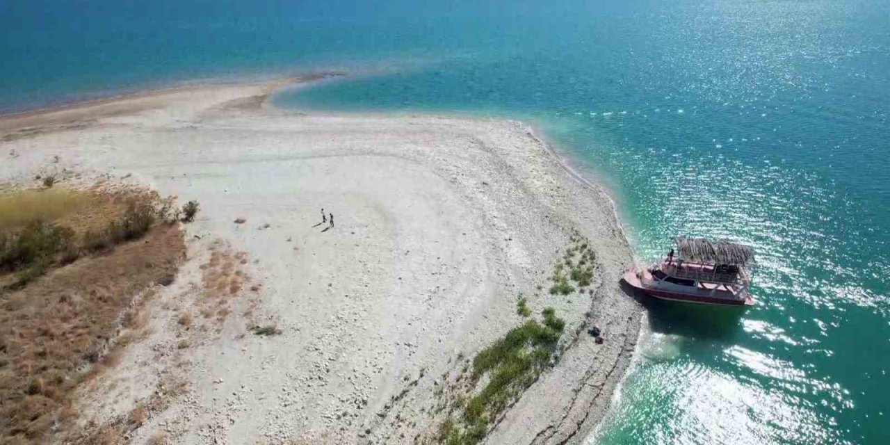 Atatürk Barajı’nda su seviyesinde düşüş