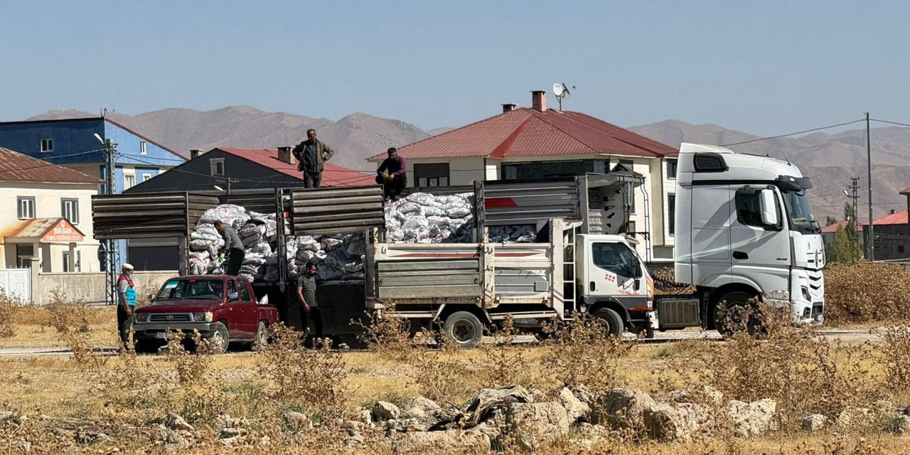 Yüksekova’da kömür dağıtımı başladı
