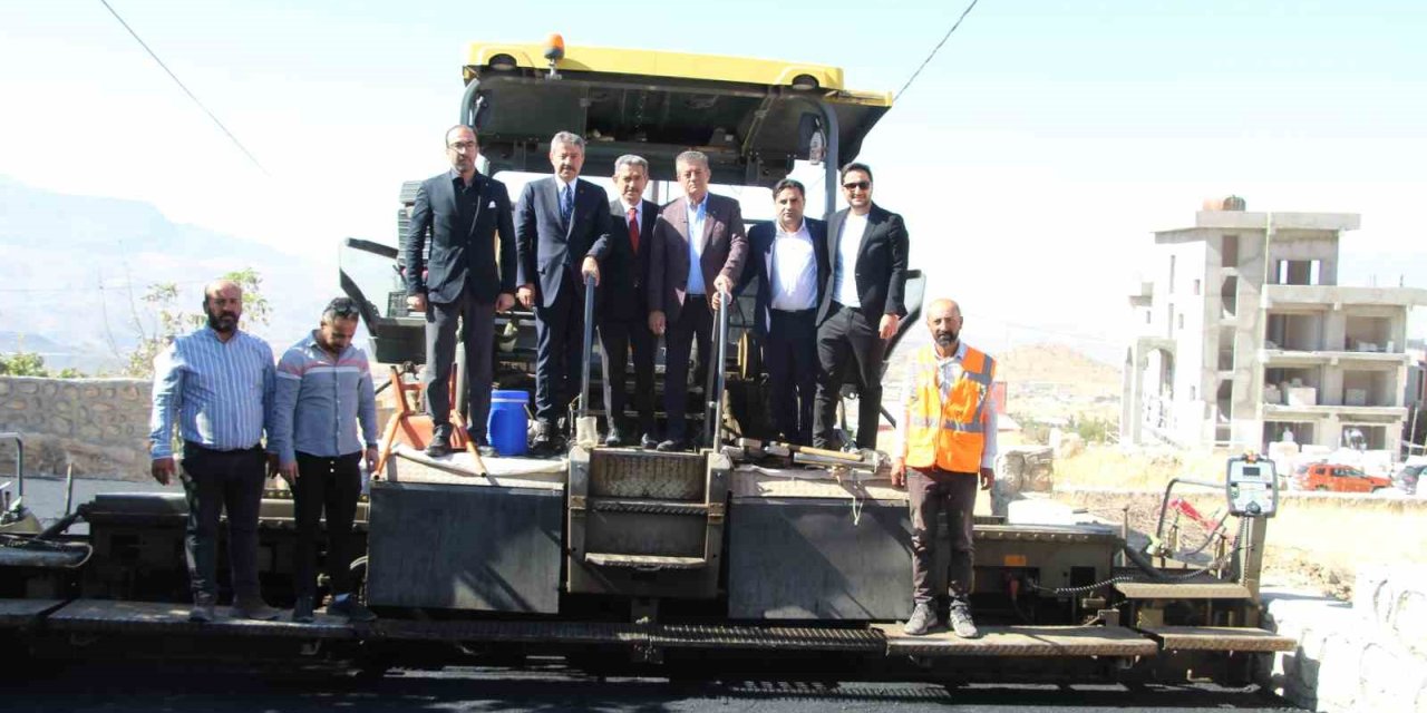 Şırnak'ta Turgut Özal Yaşam Parkında asfalt serimi