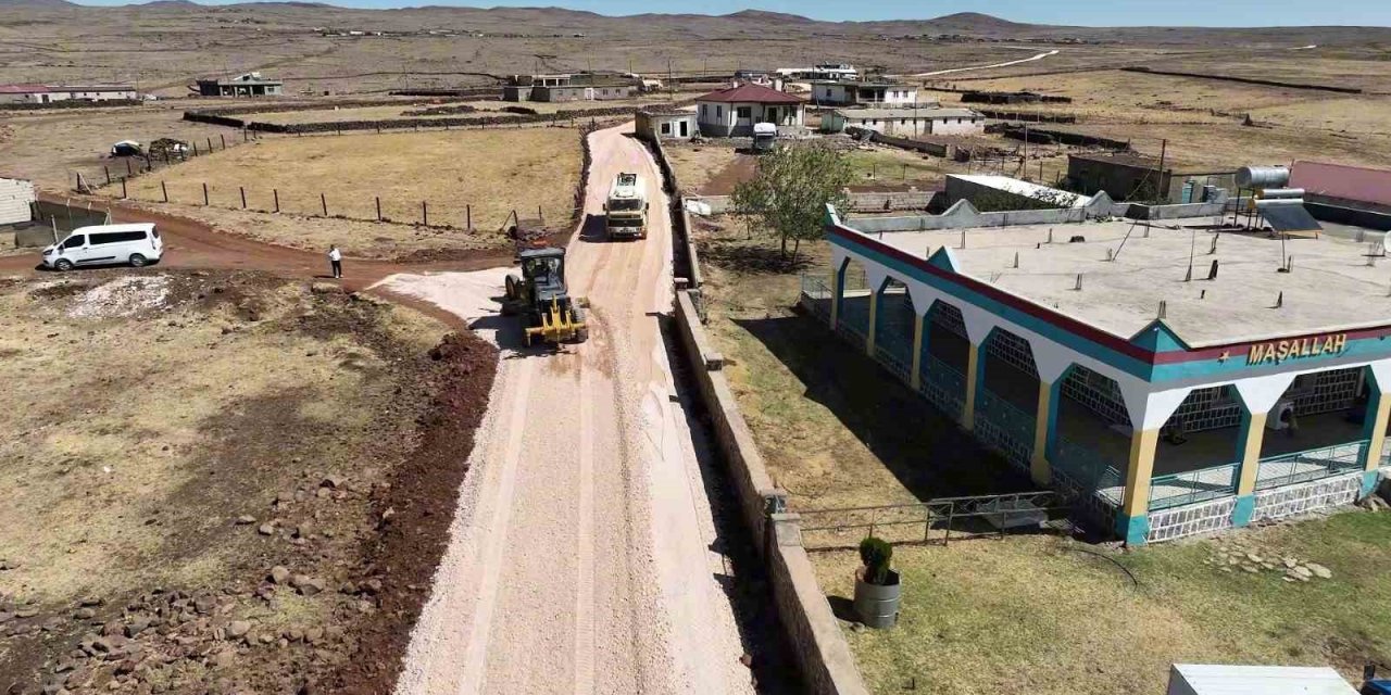 Şanlıurfa Büyükşehir Belediyesi'nden yol çalışması
