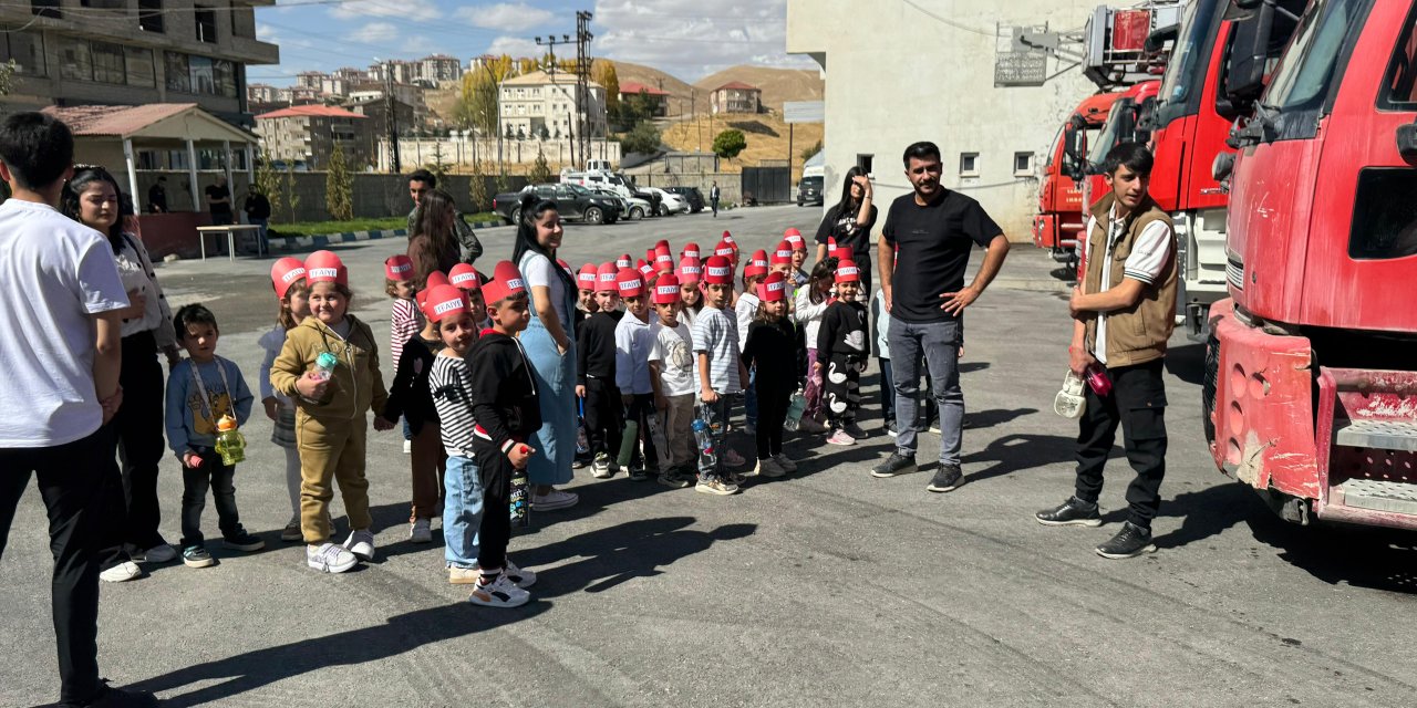 Yüksekova’da İtfaiye Haftası’nın son günü renkli görüntülere sahne oldu
