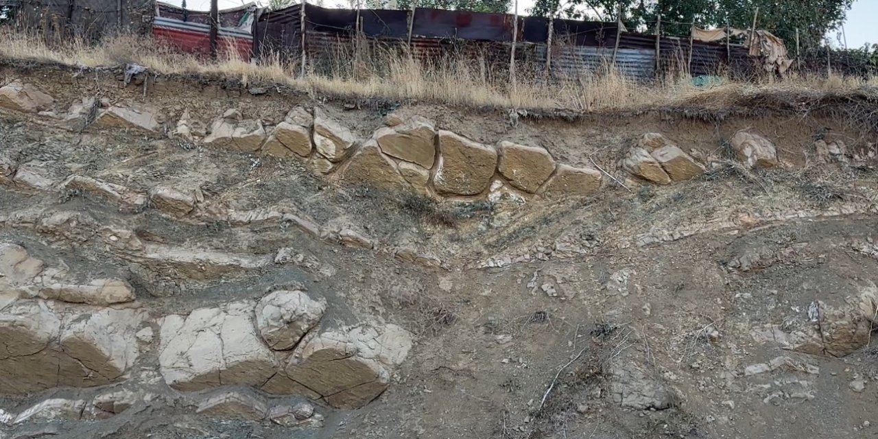 Yüksekova'da kazı sırasında gizemli duvar kalıntısı ortaya çıktı