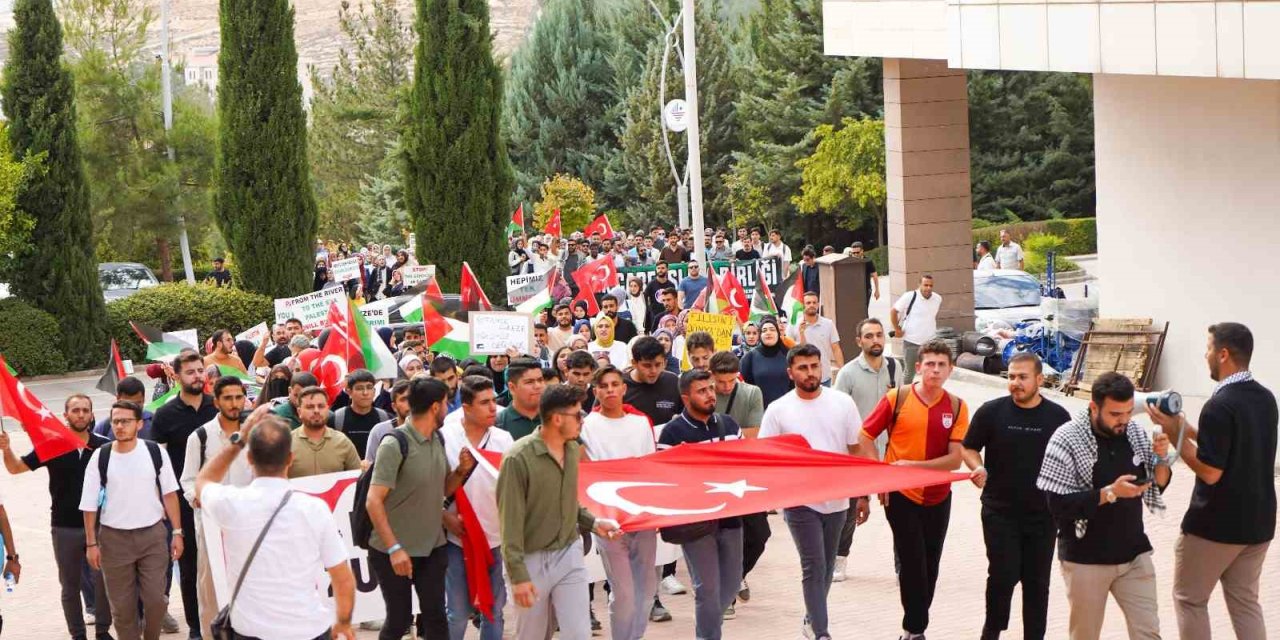 Kilis’te üniversite öğrencilerinden Filistin’e destek