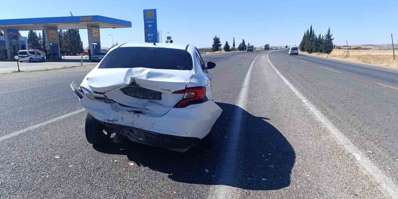 Adıyaman’da iki otomobil çarpıştı: 4 kişi yaralandı