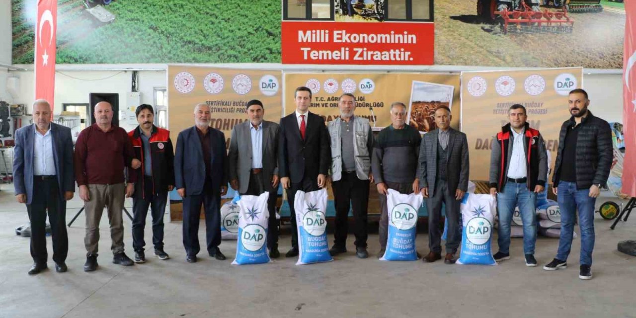 Çiftçilere 200 ton sertifikalı buğday tohumu dağıtıldı