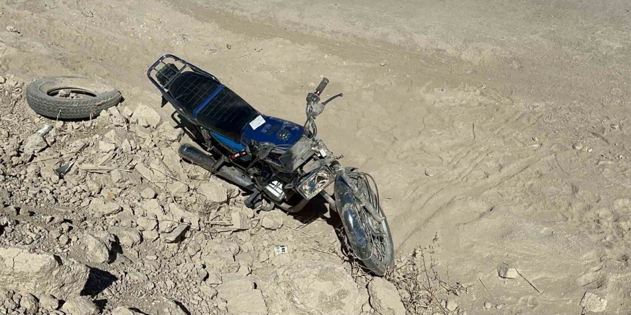 Adıyaman'da şarampole yuvarlanan motosikletin sürücüsü ağır yaralandı