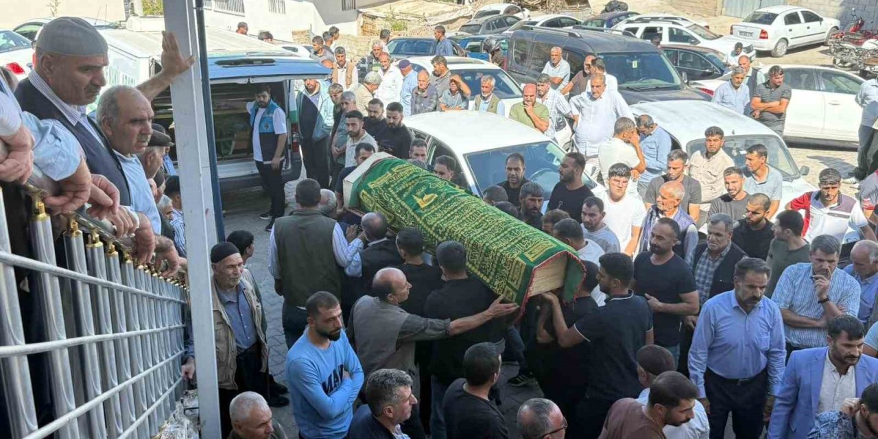 Diyarbakır’daki kuyu faciasında hayatını kaybeden 4 kişi defnedildi