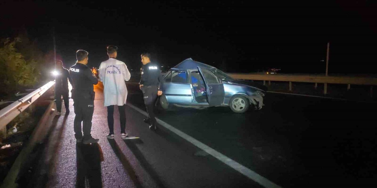 Gaziantep’te 2 otomobil çarpıştı: 1’i ağır 2 kişi yaralandı