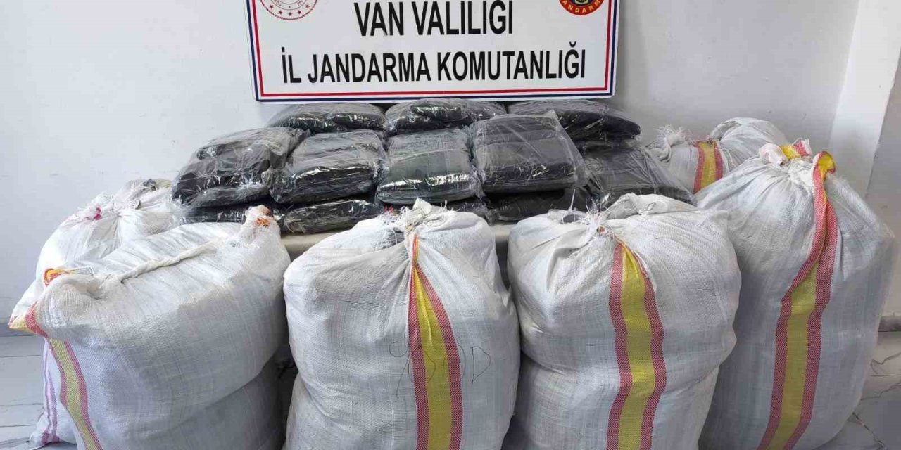 Başkale'de 1.1 milyon TL değerinde kaçak malzeme ele geçirildi