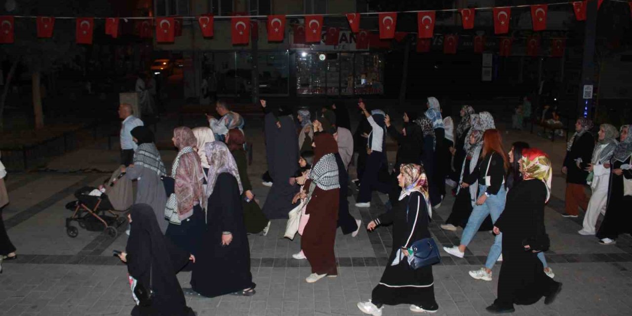 Siirt’te vatandaşlar Sumud filosuna destek için meydanlarda