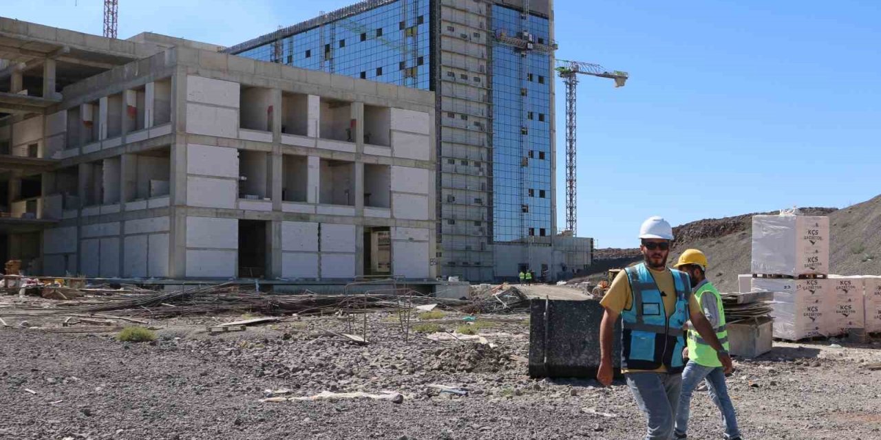 Diyarbakır Şehir Hastanesi’nde inşaat çalışmaları hızla sürüyor