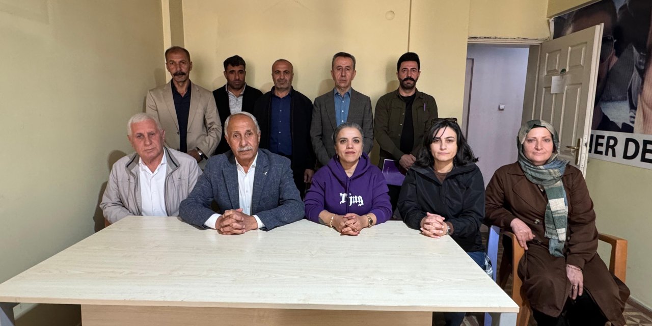 DEM Parti Yüksekova İlçe Örgütü 2. Olağan Kongresi'ne hazırlanıyor
