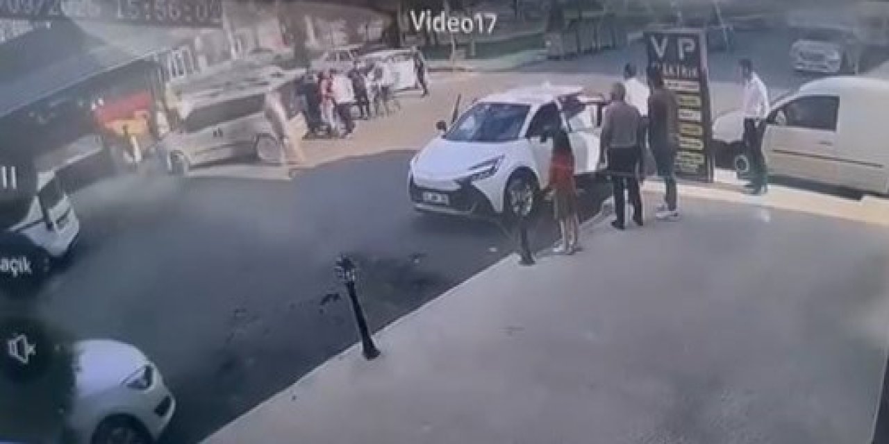 Elazığ'da bir şahıs tartıştığı sürücüye saldırdı: O anlar kamerada