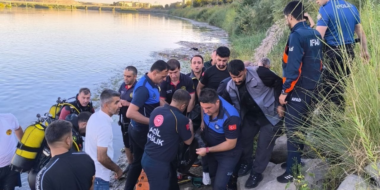 Cizre’de köprüden Dicle Nehri'ne atlayan gencin cansız bedenine ulaşıldı