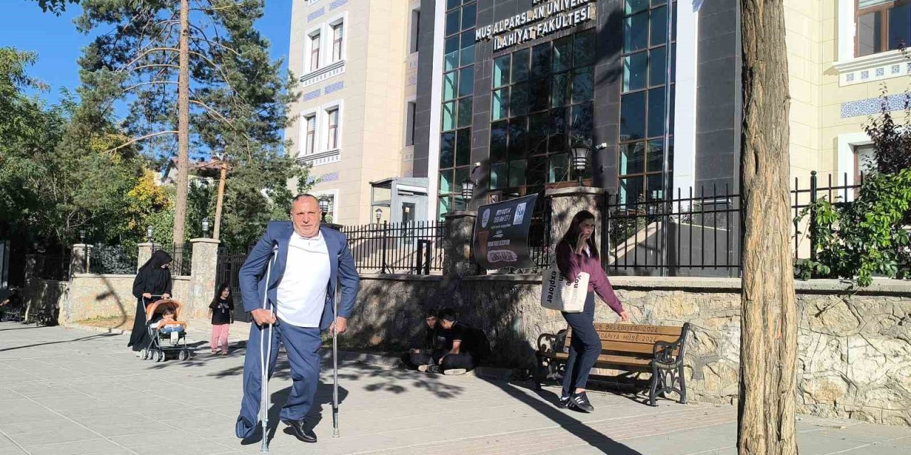 Alparslan Üniversitesi’nde engelli vatandaşlardan "çalışmayan asansör" tepkisi