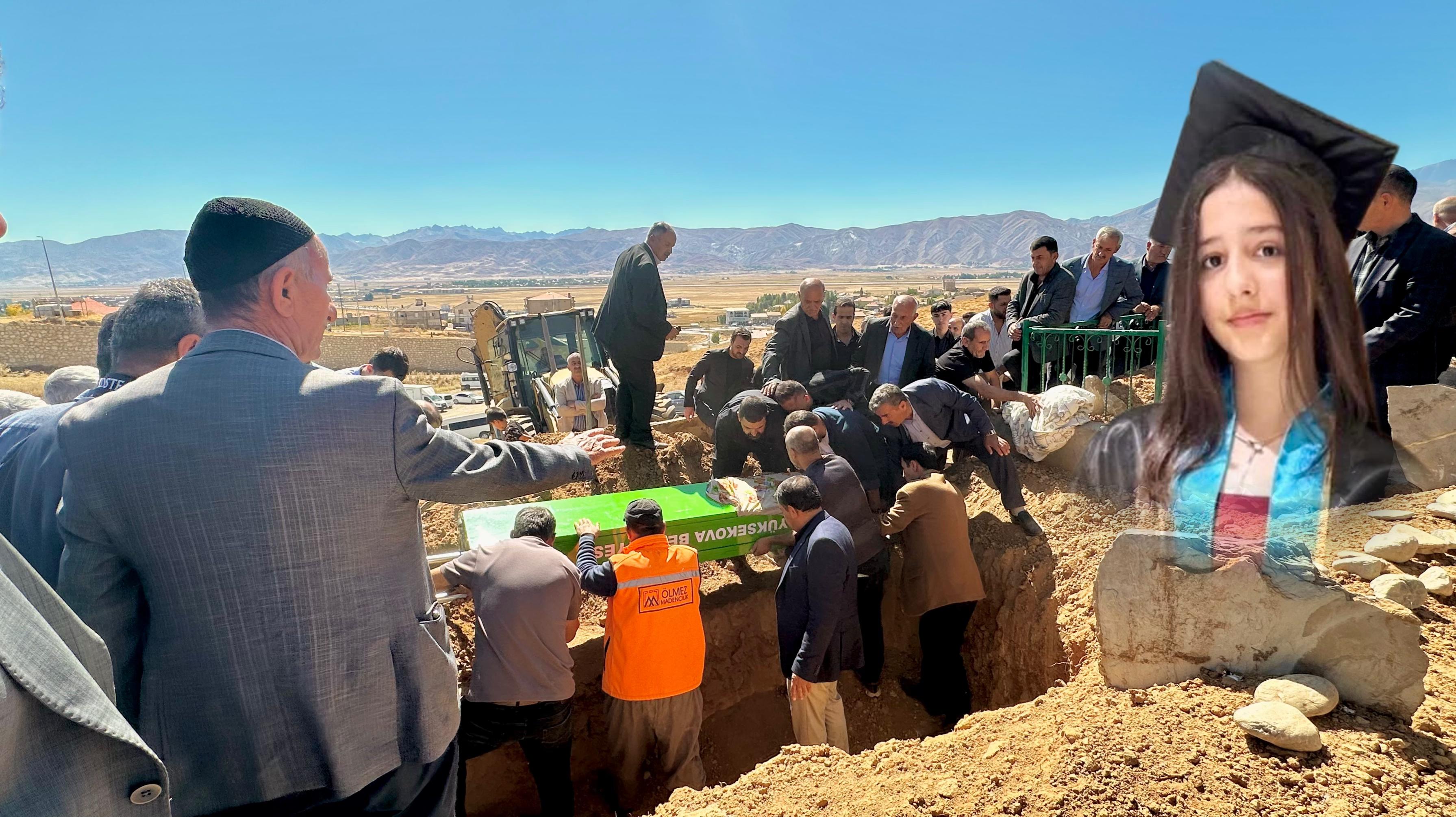 Balkondan düşerek hayatını kaybeden Arnisa Bozkurt Yüksekova’da toprağa verildi