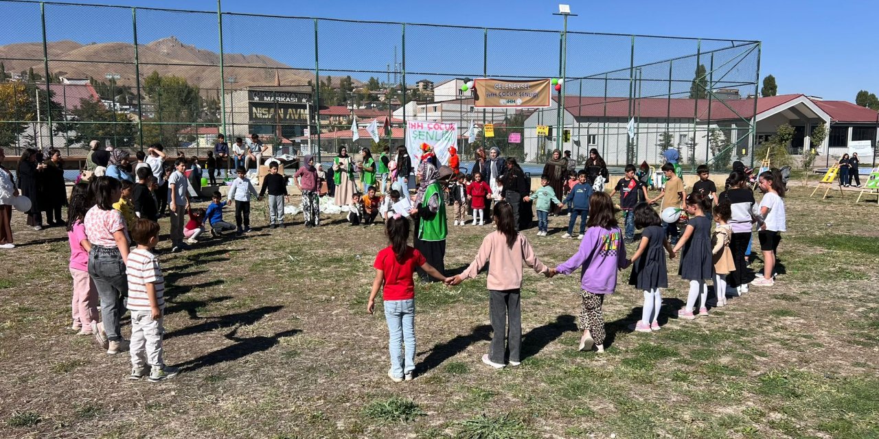 Yüksekova’da İHH’den Gazze için çocuk şenliği