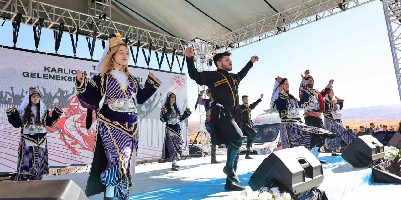 Bingöl’de at yarışları renkli görüntülere sahne oldu