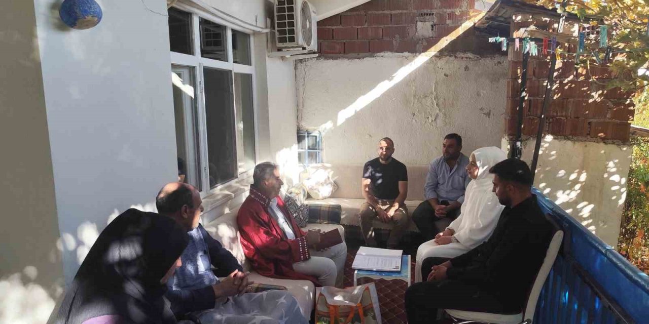 Elazığ'da rahatsızlığından dolayı nikaha katılamayan babaya duygulandıran sürpriz