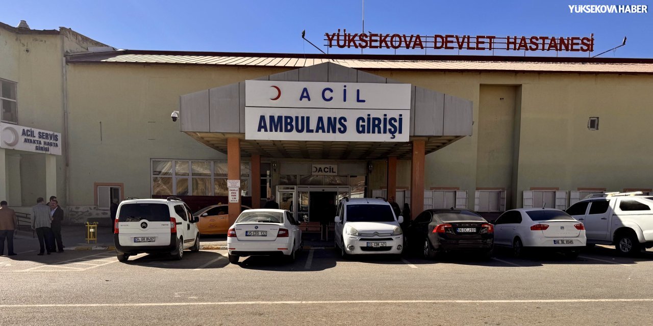 Yüksekova’da bıçaklı saldırı: 21 yaşındaki genç ağır yaralandı