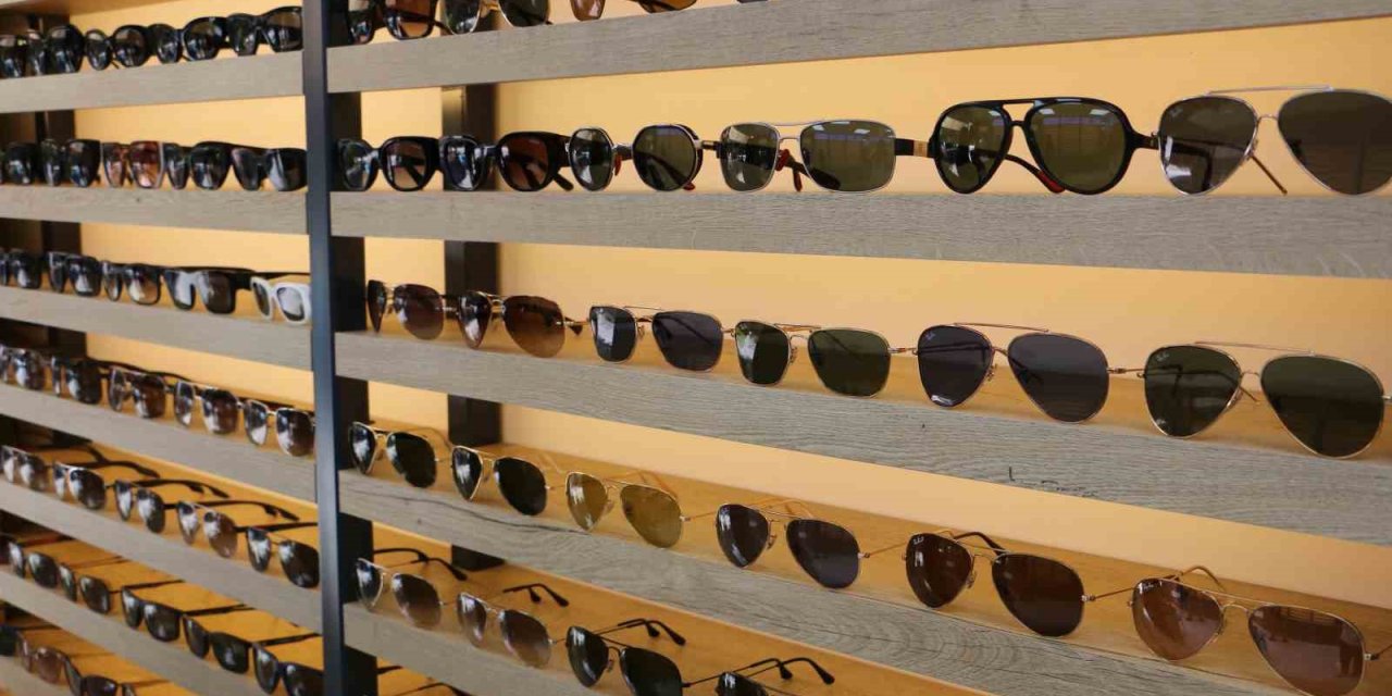 Diyarbakır'da vatandaşlar orijinal fiyatına sahte güneş gözlüğüne yöneldi