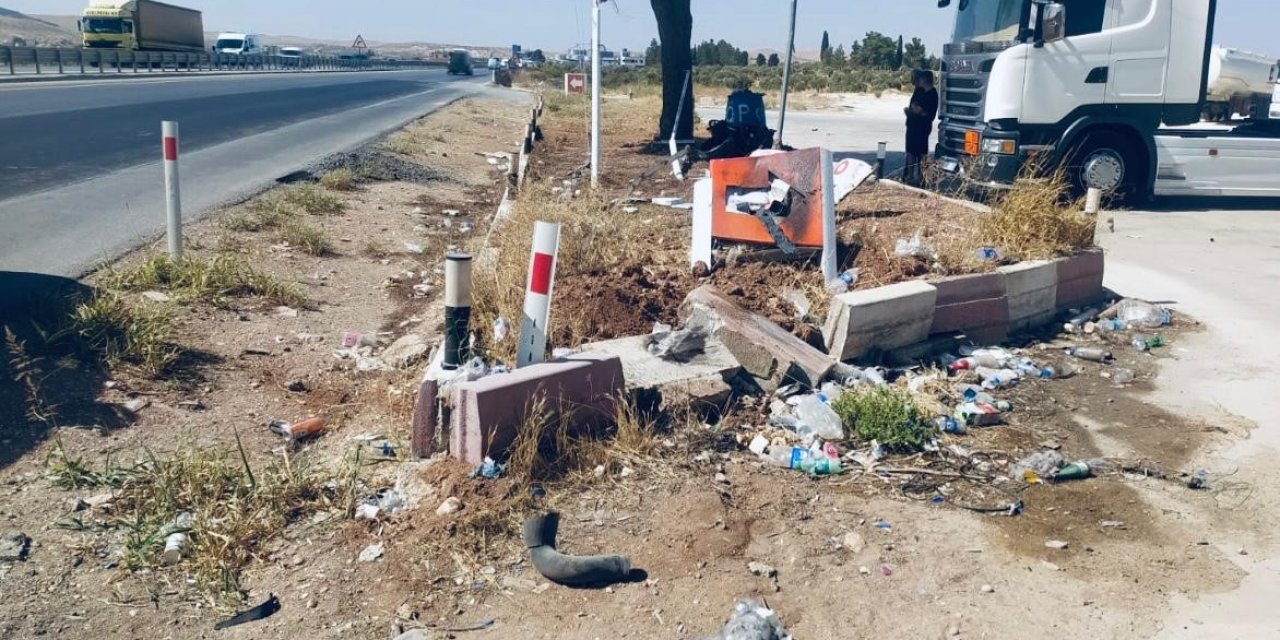 Savrularak yol kenarındaki kaldırıma çarpan motosikletin sürücüsü öldü