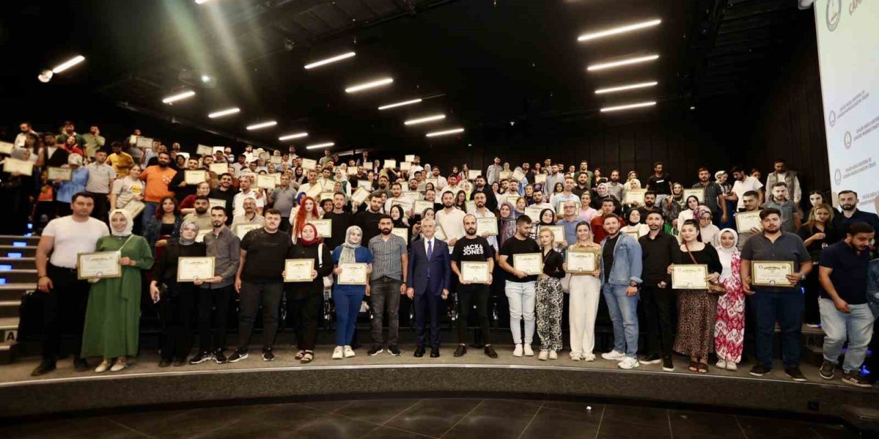 Şahinbey Belediyesi Evlilik Okulu’nda 366 çift sertifika aldı