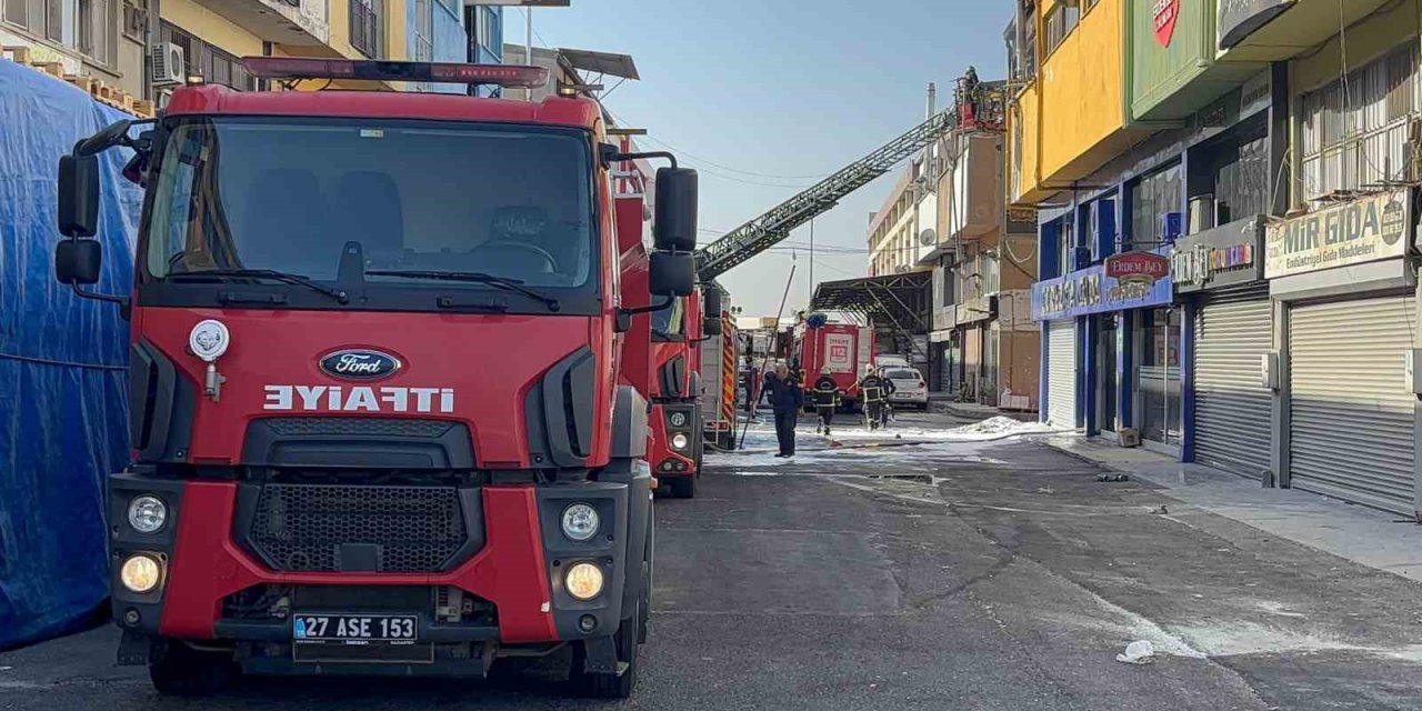 Gaziantep’te gıda işletmesindeki yangın kontrol altına alındı