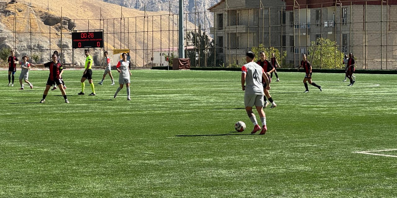 Yüksekova Spor, Fatih Vatan Spor karşısında sahada