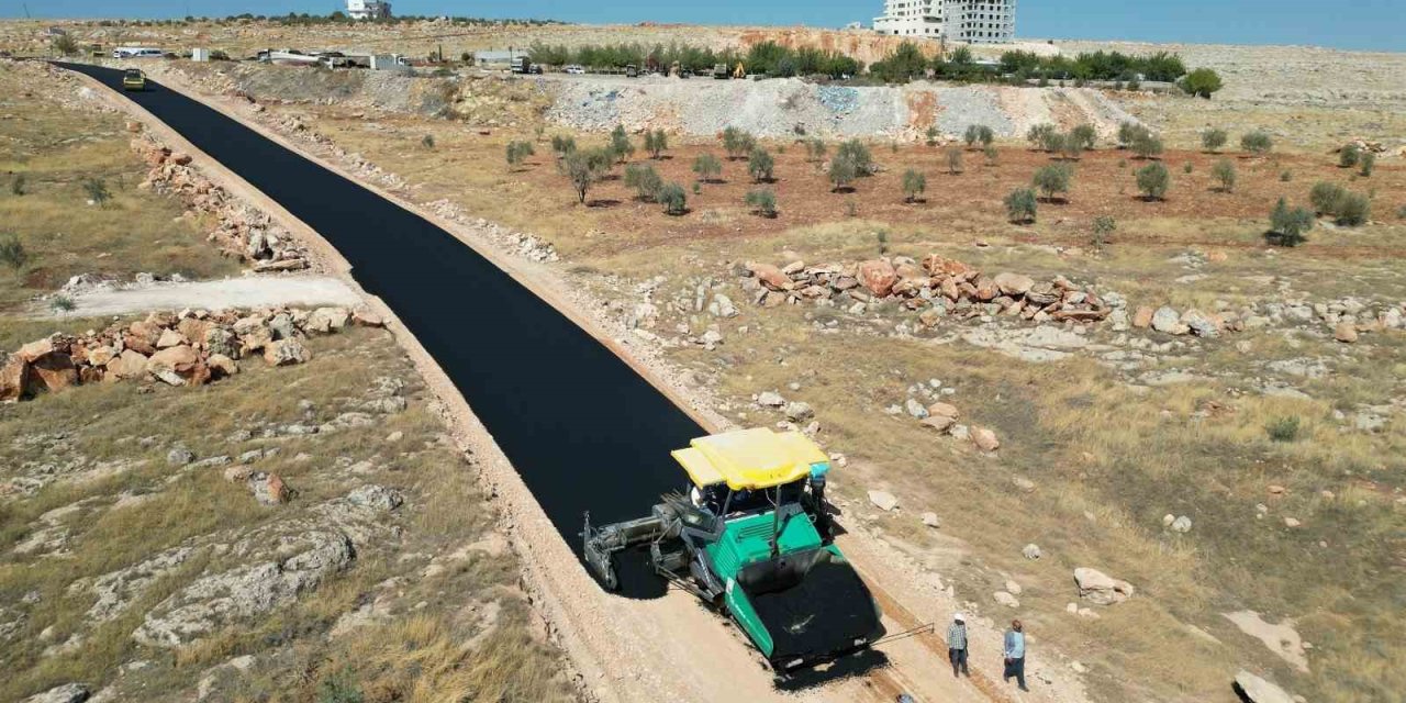 Halfeti Bozova grup yolunda asfalt serimi başladı