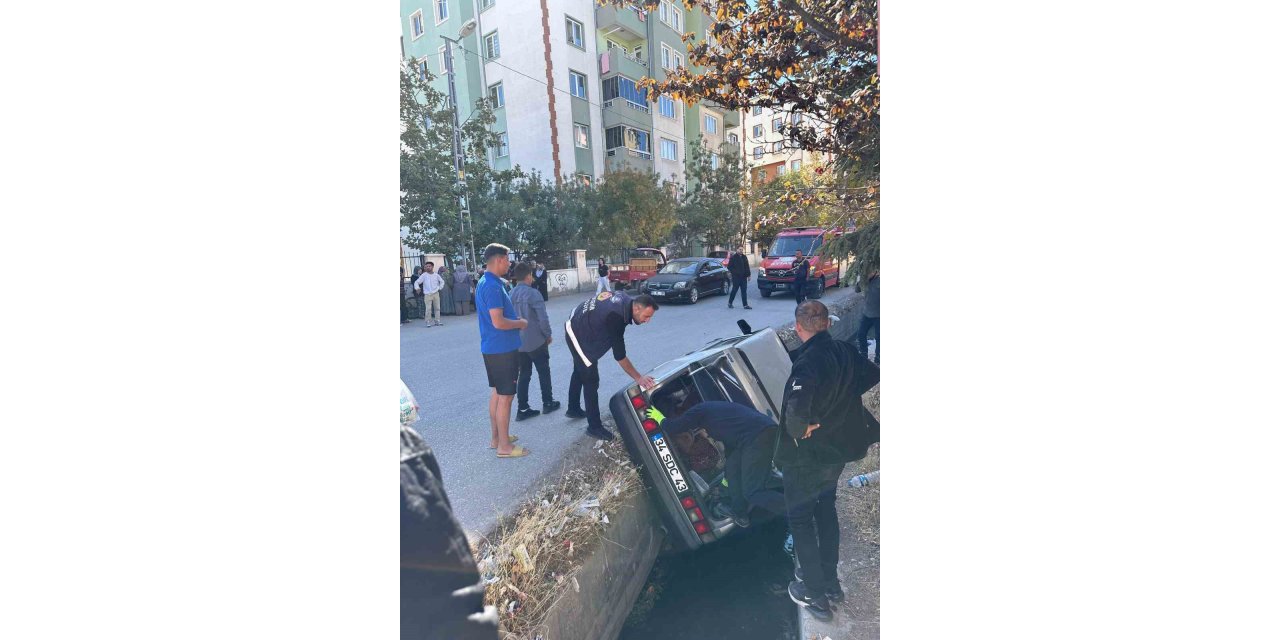 Van’da otomobil su kanalına düştü: 1 yaralı
