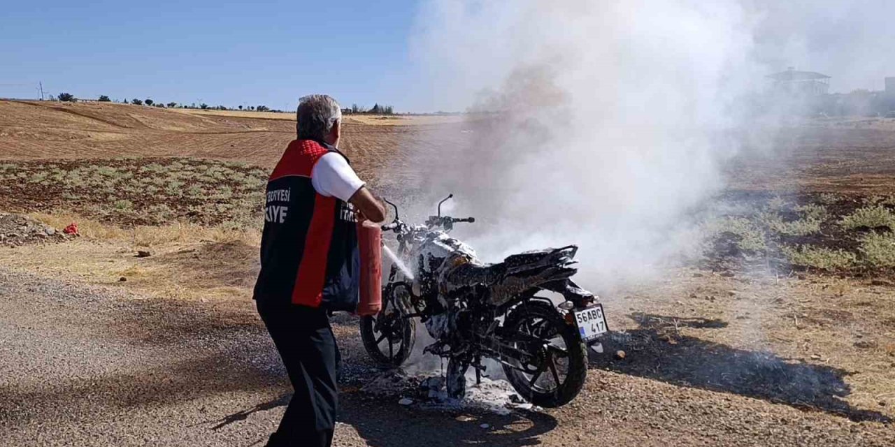 Siirt’te seyir halindeki motosiklet kül oldu