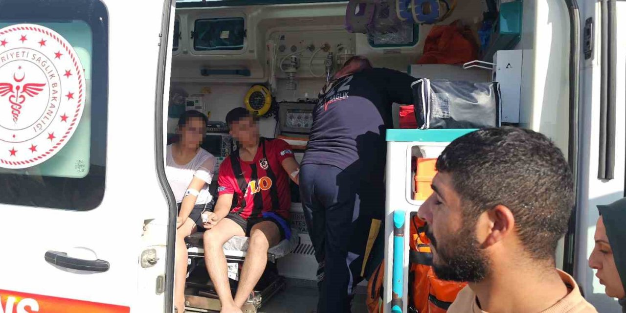 Gaziantep'te suda çırpınan 2 genci çevredekiler son anda kurtardı