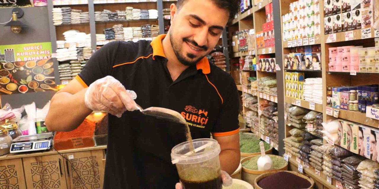 Yaptığı özel karışımla bin bir derde deva oluyor