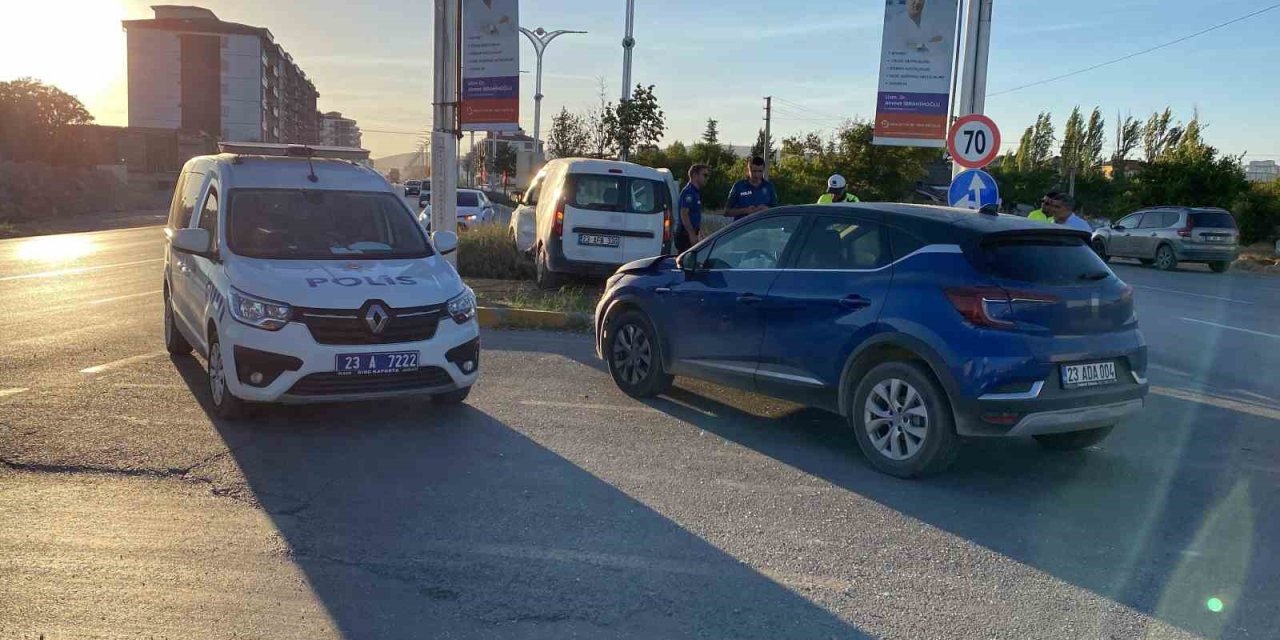 Elazığ’da trafik kazası: 3 kişi yaralandı