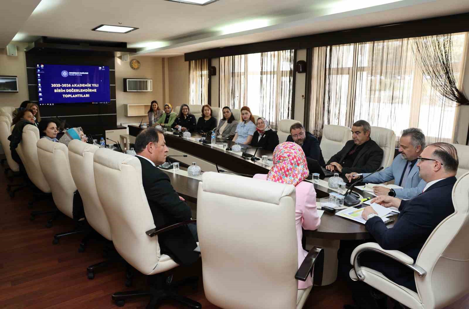 Atatürk Üniversitesi'nde 2025-2026 akademik yılı birim değerlendirme toplantısı