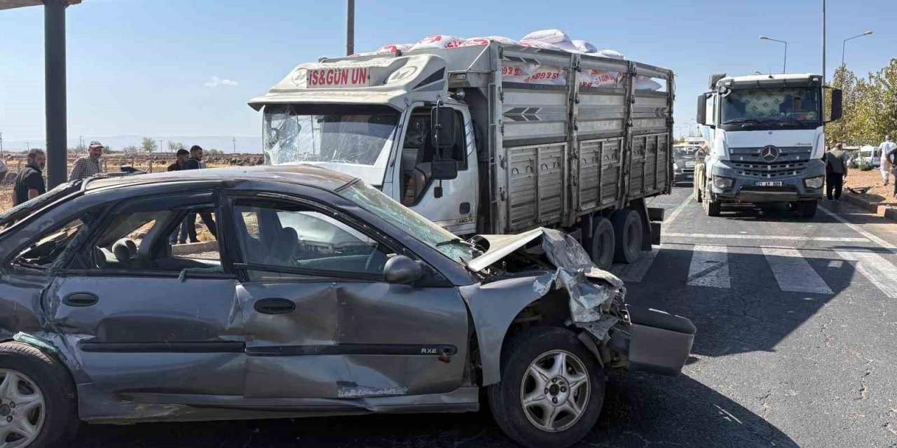 Diyarbakır’da freni patlayan kamyon dehşet saçtı: 10 kişi yaralandı