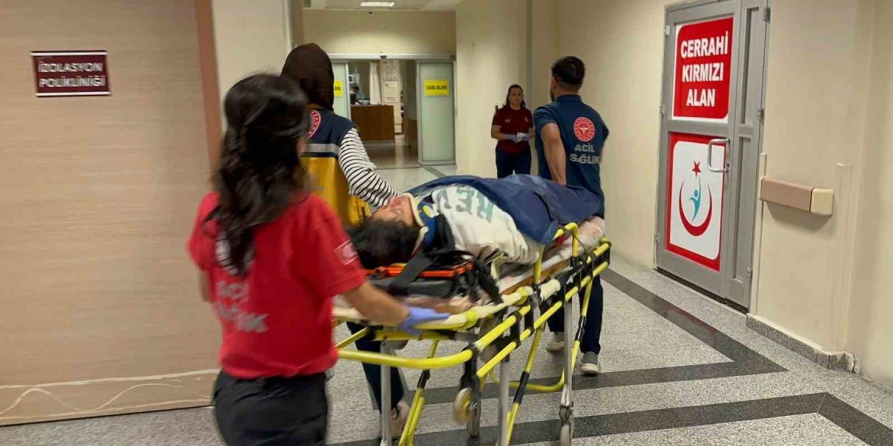 Adıyaman'da otomobil ile kamyonet çarpıştı: 3 yaralı