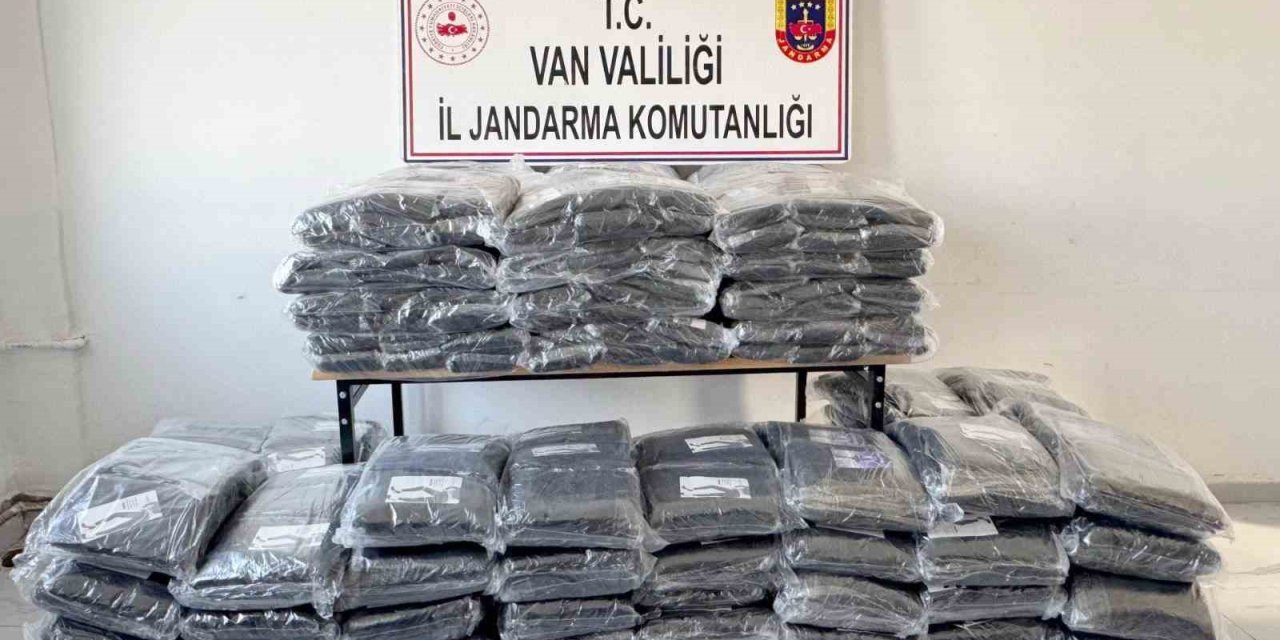 Başkale’de gümrük kaçağı malzemeler yakalandı