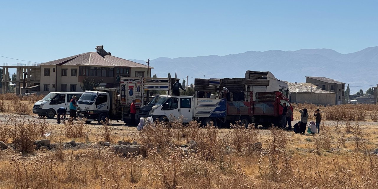 Yüksekova’da kömür yardımları sürüyor