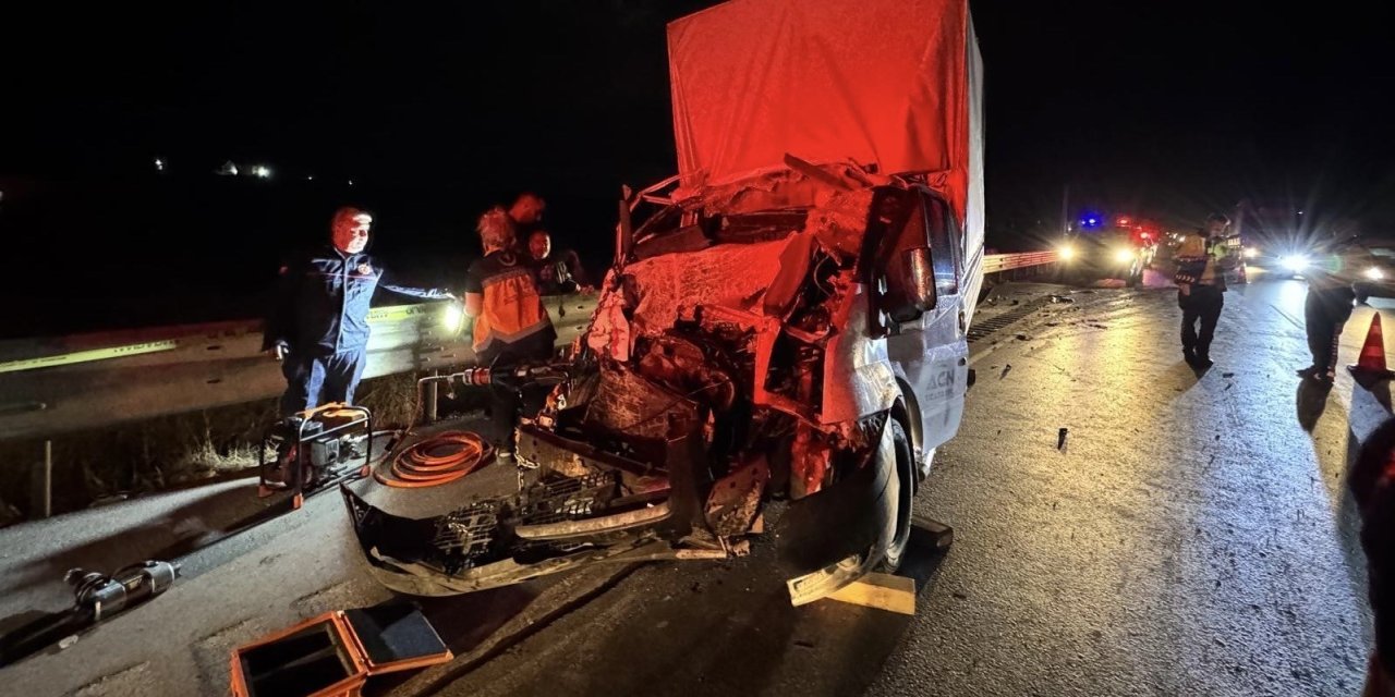 Gaziantep’te kamyonet kamyona arkadan çarptı: 1 kişi öldü