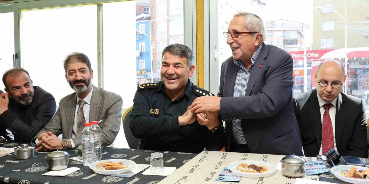 Karaburun vatandaşla bir araya geldi