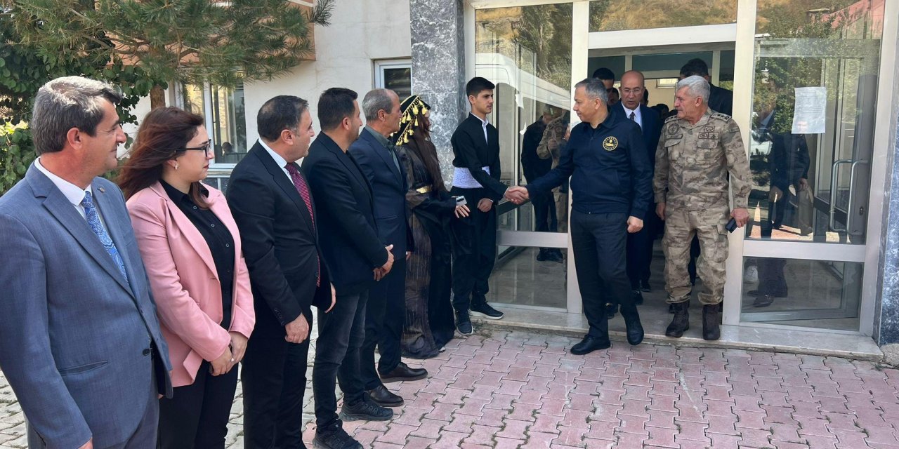 İçişleri Bakanı Ali Yerlikaya Esendere’de incelemelerde bulundu