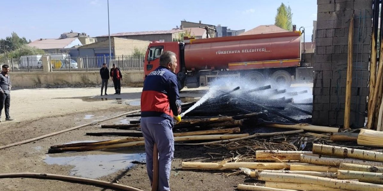 Yüksekova’da 3 ayrı noktada yangın çıktı