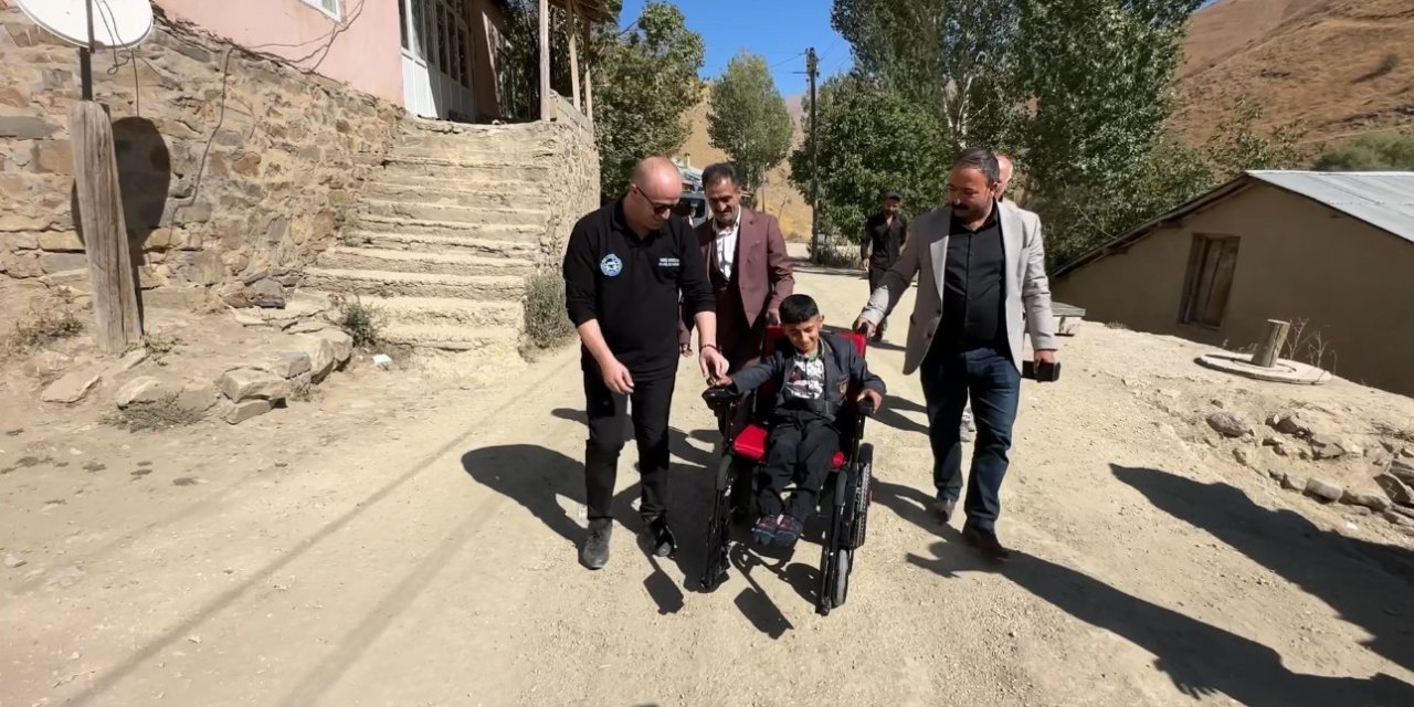 Çobanpınar Köyü'nde iki özel çocuğa hasta yatağı ve akülü sandalye desteği