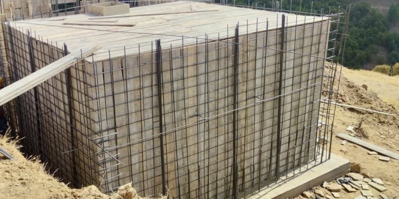 İçmeler köyünde içme suyu deposu yapım çalışmaları devam ediyor