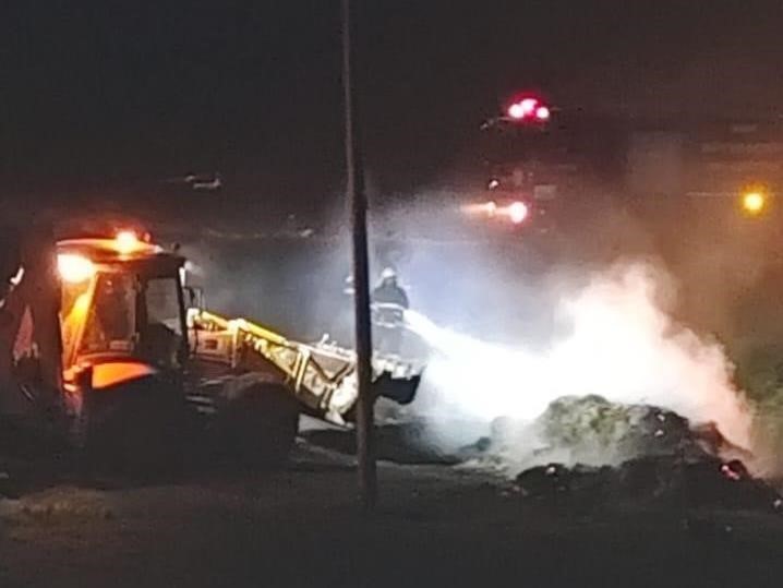 Gürpınar'da 800 bağ ot yanarak kül oldu