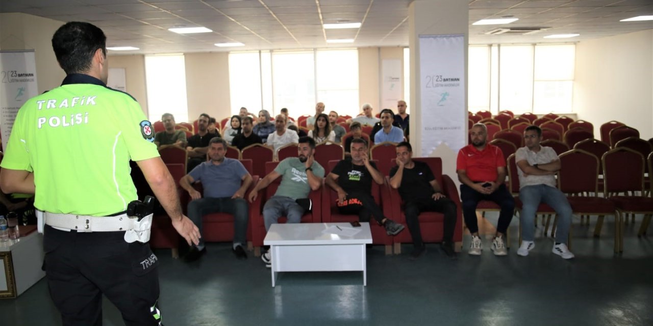 Batman’da okul geçidi görevlisi eğitimi yapıldı