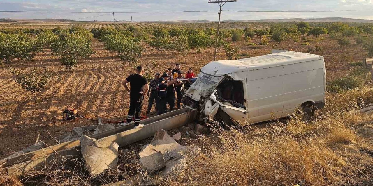 Gaziantep’te kamyonet şarampole uçtu: 2 yaralı
