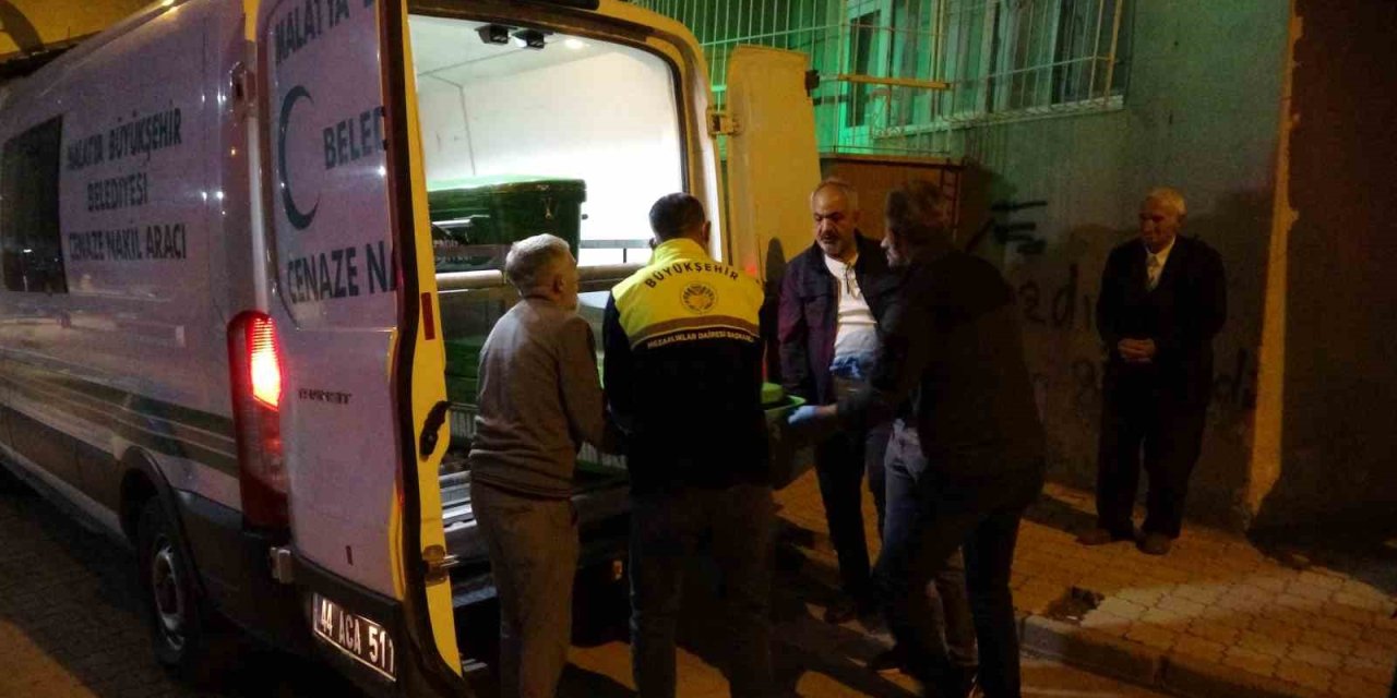 83 yaşındaki adam evinde ölü bulundu